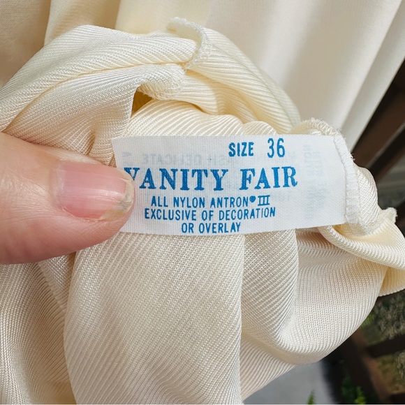 Vintage Vanity Fair Ivory Lace Nightgown Buttoned Robe - Picture 10 of 12